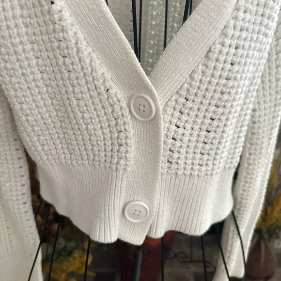 Abercrombie & FItch Women’s Small Pointelle Cropped Cardigan Button - Picture 3 of 6